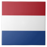 Niederländische Flagge Fliese<br><div class="desc">Dieses Design zeichnet sich durch die Nationalflagge der Niederlande (informell als Holland bekannt) aus, ein Land, das hauptsächlich in der Western Europa und teilweise in der Karibik liegt und das größte konstituierende Land des Königreichs der Niederlande bildet. In Europa besteht es aus 12 Provinzen, die Deutschland im Osten, Belgien im...</div>