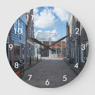 Niederländisches Dorf mit traditioneller Holzbrück Große Wanduhr