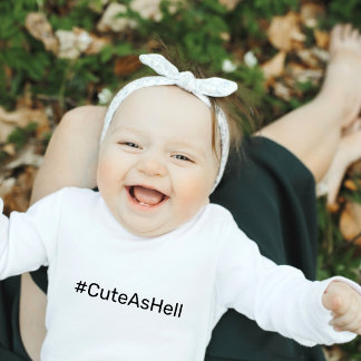 Niedlich als Hell Custom Hashtag Minimale Typograf Baby Strampler