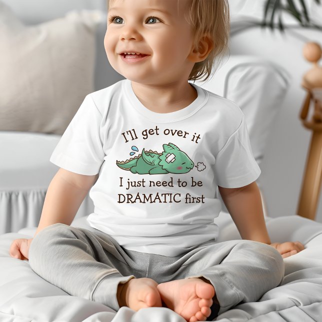 Niedlich Baby Dragon Drama Queen T-shirt (Von Creator hochgeladen)