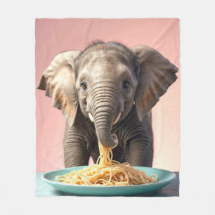 Niedlich Baby Elephant Eating Spaghetti Fleecedecke
