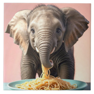 Niedlich Baby Elephant Eating Spaghetti Fliese
