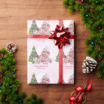 Niedlich Baby Girl Foto Elephant Christmas Pink Geschenkpapier<br><div class="desc">Niedlicher, bezaubernder Babyelefant mit einem rosa Wintermütze, der einen Weihnachtsbaum schmückt. Personalisieren Sie mit dem Foto und dem Namen Ihres Babys in einem modernen handgeschriebenen Skript-Schriftart und fügen Sie einen Weihnachtsurlaub Gruß wie HAPPY HOLIDAYS AUS DEM NAMEN oder löschen Sie den Beispieltext, um den Bereich leer verlassen. Kontaktieren Sie den...</div>