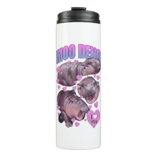 Niedlich Baby Hippo Moo Deng Bouncy Pig in Thai Hi Thermosbecher