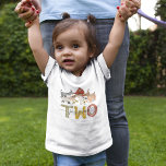 Niedlich Barnyard 2. Geburtstag Baby T-shirt<br><div class="desc">Niedlicher Grillard 2. Geburtstag Party T - Shirt mit adorable Nutztiere wie Kuh,  Ziege,  Schwein,  Schafe,  Esel,  Pferd,  Kaninchen,  Ente & ein Hahn,  das Alter des Kindes,  und die Kinder Namen in einem eleganten Drehbuch Schriftart.</div>