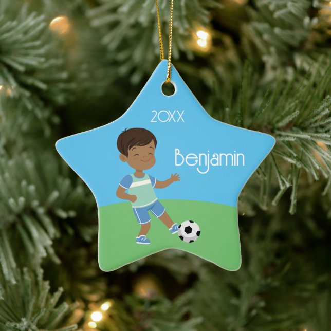 Niedlich Black Boy Soccer Personalisiertes Weihnac Keramik Ornament (Baum)
