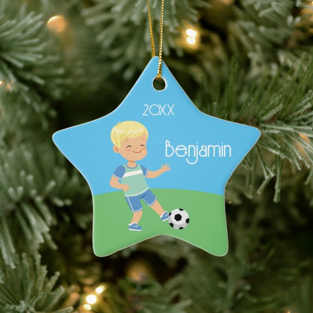 Niedlich Blonde Boy Soccer Personalisierte Weihnac Keramik Ornament (Baum)