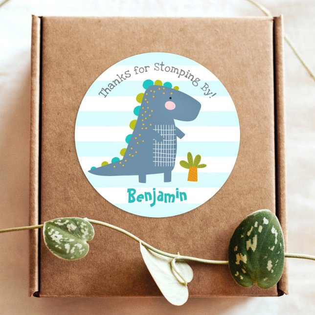 Niedlich Blue Kawaii Dinosaur Boy Birthday Vielen  Runder Aufkleber (Von Creator hochgeladen)