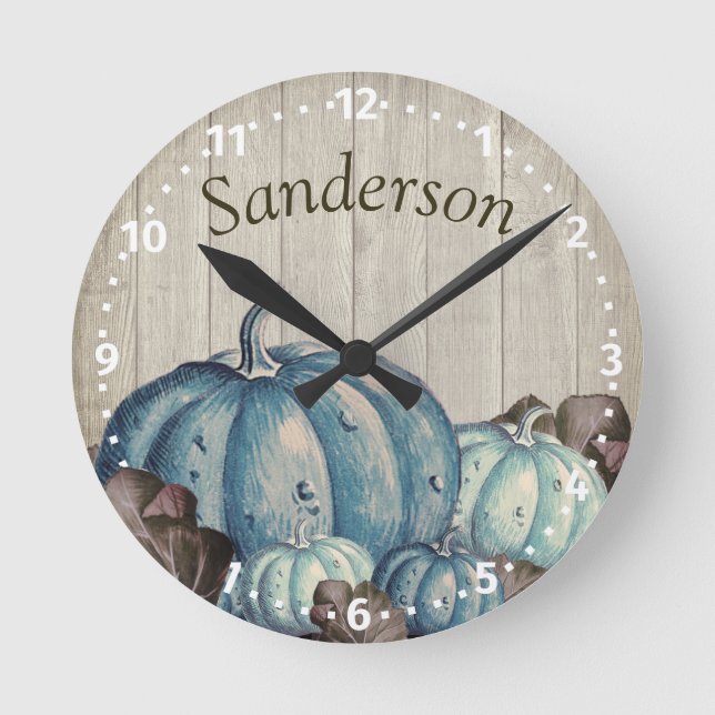 Niedlich Blue Pumpkin Herbstlaube Rustikales Cream Runde Wanduhr (Vorderseite)
