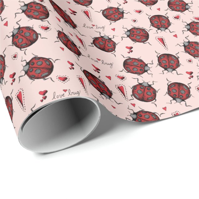 Niedlich Blush Pink Ladybug Liebe Bug & Red Heart  Geschenkpapier (Rolleneckpunkt)