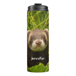 Niedlich Brown Ferret im Gras-Foto Thermosbecher