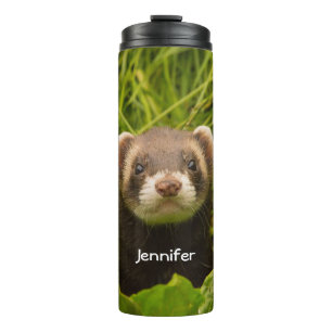 Niedlich Brown Ferret im Gras-Foto Thermosbecher