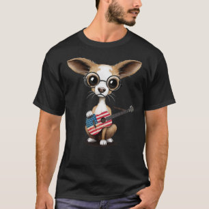 Niedlich Chihuahua spielt amerikanische Flaggengit T-Shirt