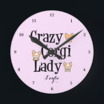 Niedlich Crazy Corgi Lady Personalisiert Pink Runde Wanduhr<br><div class="desc">Diese niedliche,  rosa Pembroke Walisische Corgi Uhr besticht durch hübsche Corgi Welpen für eine Crazy Corgi Lady. Personalisieren Sie es mit einem Namen für ein gutes Geschenk des Besitzers Corgi.</div>