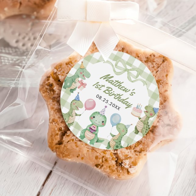 Niedlich Dinosaur Gingham 1. Geburtstag Party Runder Aufkleber (Von Creator hochgeladen)