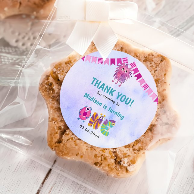 Niedlich farbenfroh unser kleines Monster Geburtst Runder Aufkleber (Von Creator hochgeladen)