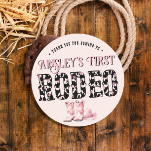 Niedlich First Rodeo Rosa Personalisiert 1. Geburt Runder Aufkleber