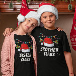 Niedlich Funny Personalisierte Weihnachtsmannmütze T-Shirt<br><div class="desc">Dieses lustige Design der Weihnachtsmannmütze wird einfach mit einem eigenen Text personalisiert. Machen Sie ein einzigartiges Set für die Winterferienfamilie Wiedersehen!</div>
