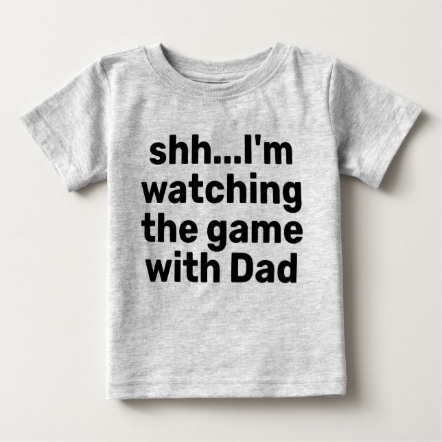 Niedlich Funny Phrase | Sie sieht dem Spiel zu Baby T-shirt (Vorderseite)