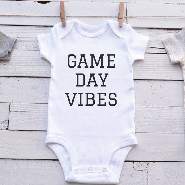 Niedlich Game Day Baby Bodysuit - Football Season  Strampler (Game Day Vibes Baby)