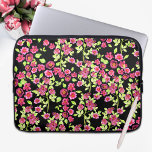 Niedlich Garden Blume Rosa grün auf schwarzem Hint Laptopschutzhülle<br><div class="desc">Niedlich Garden Blume Rosa Grün auf schwarzem Hintergrund Laptop-Hülle.</div>