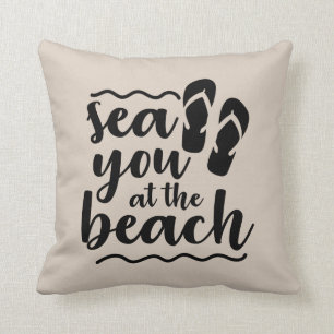 Niedlich gedreht Flop Meer Sie am Strand Wort Kuns Kissen