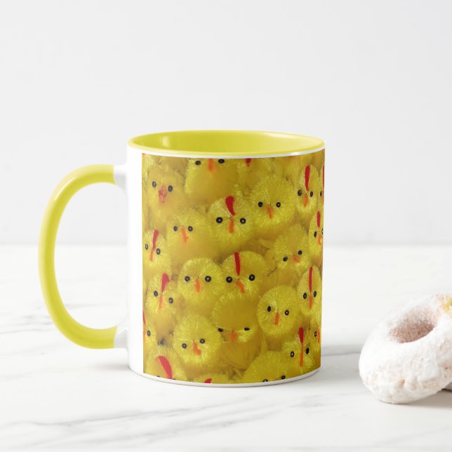 Niedlich-Gelbe Osterspielzeug-Chicks Modernes Must Tasse (Mit Donut)
