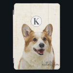 Niedlich Gelber Flüchtige Blick-a-Boo Corgi Dog Mo iPad Pro Cover<br><div class="desc">Niedlich Gelbes Flüchtige Blick-a-Boo Corgi Dog Monogram Design. Mit einem bezaubernden Pembroke Walisischer Corgi pinkeln bis zu sagen hi! Macht Spaß und liebenswertes Geschenk für Kinder, Jugendliche und Erwachsene, für Geburtstage Weihnachten und mehr. Personalisiert mit Ihrem Anfangsbuchstaben und Namen! Mit Monogramm Handytasche! ~ Karo mein Shop zu sehen, die gesamte...</div>