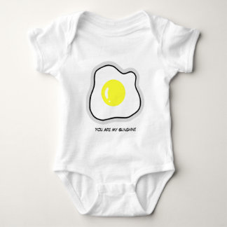 Niedlich gepochene Ei Baby Bodysuit Strampler