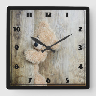 Niedlich gepolsterter Bär Rustikale Holzverkleidun Quadratische Wanduhr