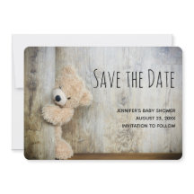 Niedlich gepolsterter Bär Rustikale Holzverkleidun