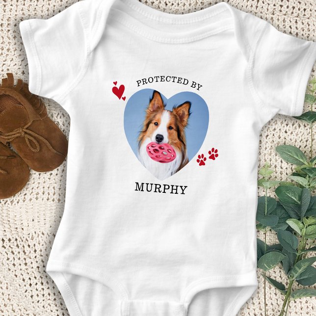 Niedlich geschützt durch Hunde mit benutzerdefinie Baby Strampler (Von Creator hochgeladen)