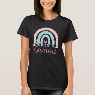 Niedlich gesegnet, genannt Gammi Boho Regenbogen M T-Shirt
