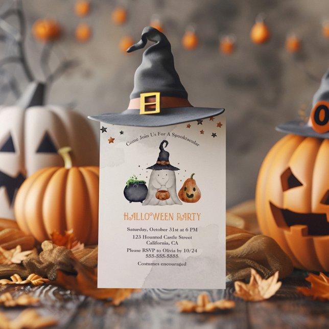 Niedlich Ghost Halloween Custom-Party Einladung (Cute Ghost Halloween Custom Party Invitation on a rustic table with Halloween decoration)