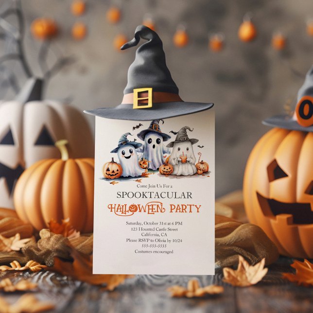 Niedlich Ghosts Kids's Halloween-Party Einladung (Cute Ghosts Kids' Halloween Party Invitation on a rustic table with Halloween decoration.)