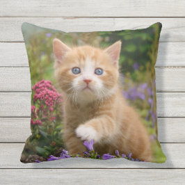 Niedlich Ginger Cat Kitten in Garden Foto - Kissen Für Draußen