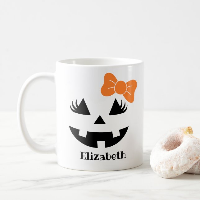 Niedlich Girl Kürbislaterne Pumpkin Face Monogram Kaffeetasse (Mit Donut)