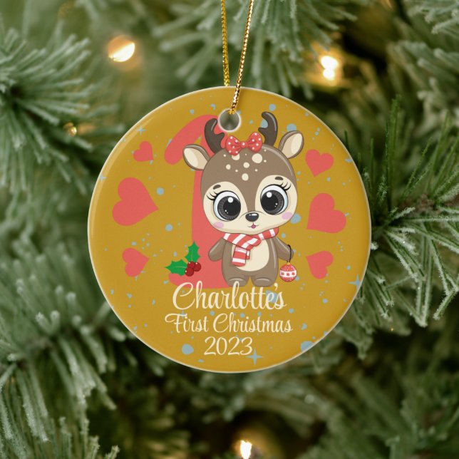 Niedlich Girl Reindeer Baby's First Christmas Gold Keramik Ornament (Baum)