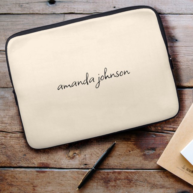 Niedlich Girly Modern Beige Monogram Cursive Full  Laptopschutzhülle (Von Creator hochgeladen)