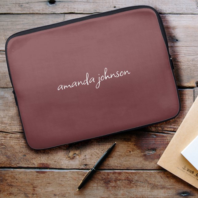 Niedlich Girly Modern Red Monogram Cursive Full Na Laptopschutzhülle (Von Creator hochgeladen)