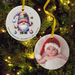 Niedlich Gnome First Christmas New Baby Foto Keramik Ornament<br><div class="desc">Feiern Sie mit diesem Niedlichen Gnome New Baby Foto Keramik Ornament Ihr erstes Weihnachtsfest! Mit einem festlichen roten und grünen Design mit Platz für ein gepflegtes Foto, ist dieses Ornament der perfekte Sake für Ihren Urlaubskulptur. Ob für die eigene Familie oder als nachdenkliches Geschenk, dieses Ornament fügt eine Touch personalisierter...</div>