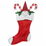 Niedlich Gnome Red Christmas Strumpf Candy Canes Freistehende Fotoskulptur<br><div class="desc">Diese ausgeschnittene Skulptur ist niedlich bärtige Gnome in der Oberseite eines rot-weißen Weihnachtsbaumes zwischen zwei Süßspeisen und grünen heiligen Blätter.</div>