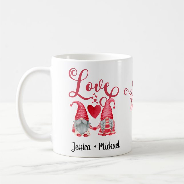 Niedlich Gnomes Couple Red Hearts Liebe Typografie Kaffeetasse (Links)