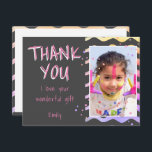 Niedlich Gray Kids Foto Girl Birthday Vielen Dank Postkarte<br><div class="desc">Personalisierter Geburtstag danke Ihnen Postcard für Mädchen mit Foto und Text I Liebe Ihr wunderbares Geschenk. Niedlicher grauer Geburtstag danke Ihnen Karte für Ihre Freunde und Familie. Laden Sie Ihr Foto hoch und personalisieren Sie die Postkarte mit Ihrem Namen und Text. Die Postkarte hat farbenfrohe Sterne und Wellen auf der...</div>