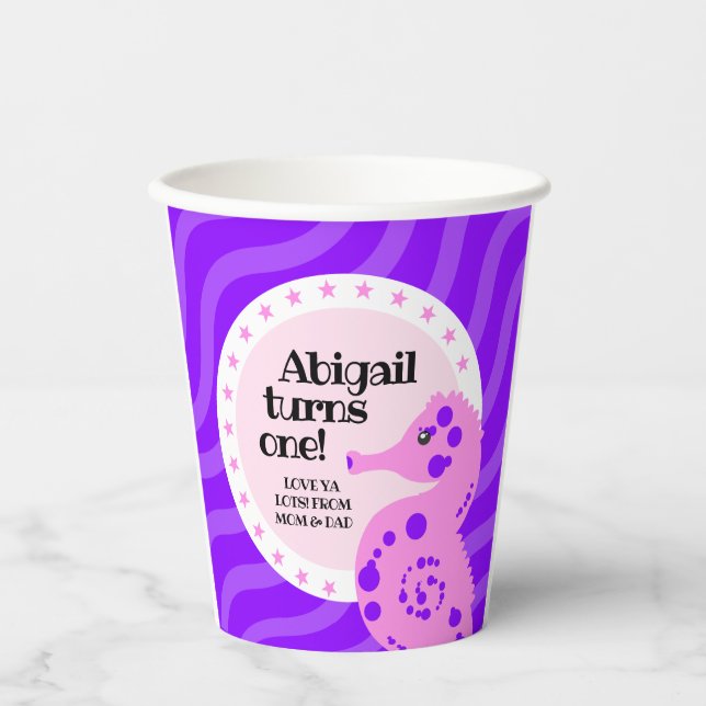 Niedlich Happy Birthday Girl Pink Seepferd auf Wav Pappbecher (Vorderseite)