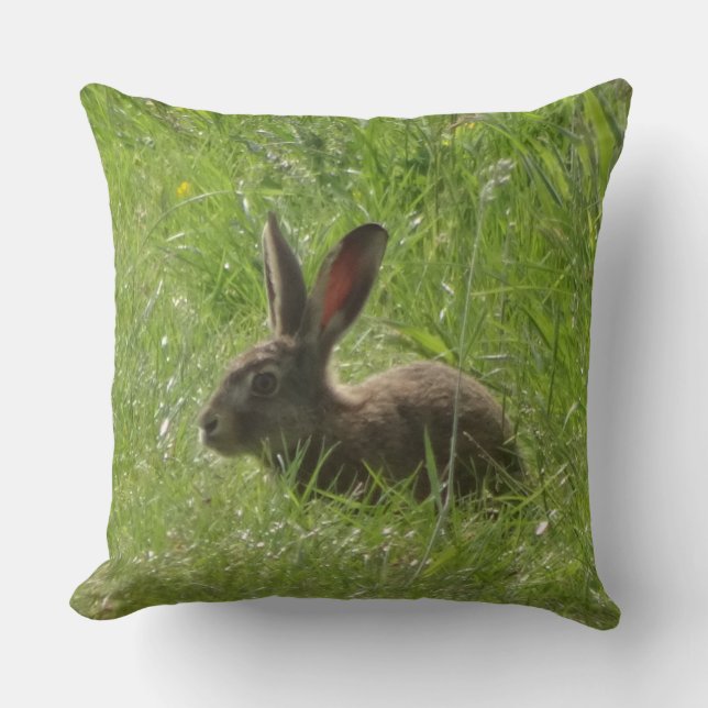 Niedlich Hare Nah Up Throw Kissen (Vorderseite)