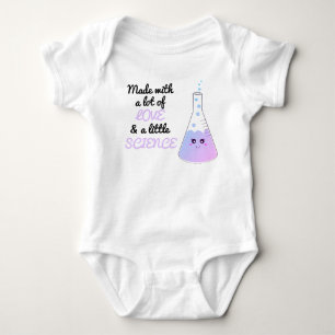 Niedlich hergestellt mit Liebe und Science Beaker  Baby Strampler