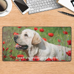 Niedlich Hund Personalisiert Einfaches Foto Schreibtischunterlage<br><div class="desc">Diese Schreibtischmatte verfügt über ein individualisierbares Foto, das sich perfekt eignet, um Ihren besten Freund zu präsentieren. Das moderne und niedliche Design eignet sich ideal für Hundemütter oder für alle, die ein lustiges Schreibtisch-Accessoire suchen. Es ist eine großartige Ergänzung zu jedem Büroraum und kann personalisiert sein, um es wirklich einzigartig...</div>