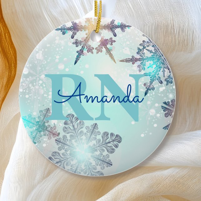 Niedlich Ice Blue Snowflake Personalisierter Name  Keramik Ornament (Von Creator hochgeladen)