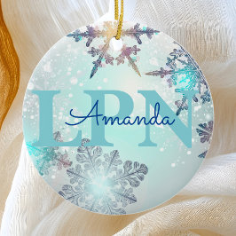 Niedlich Ice Blue Snowflake Personalisierter Name  Keramik Ornament